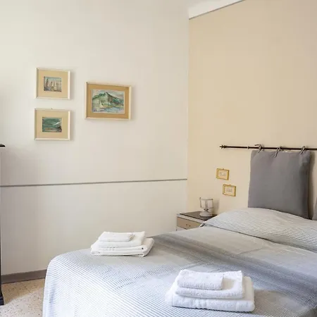 Nel Centro Storico Di Happy Song