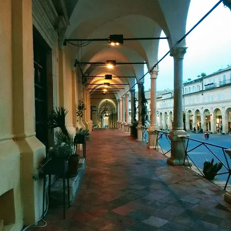 Ferienhaus Nel Centro Storico Di Happy Song Fermo