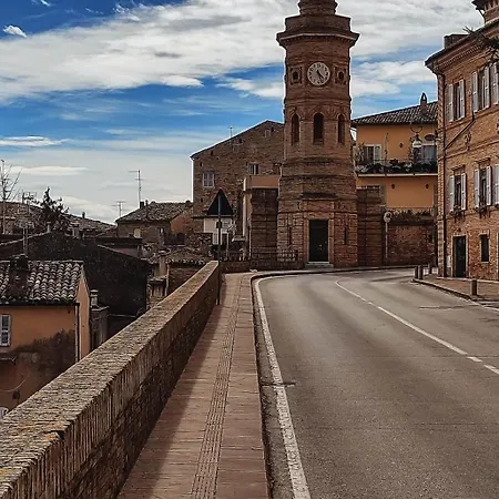 Nel Centro Storico Di Happy Song *